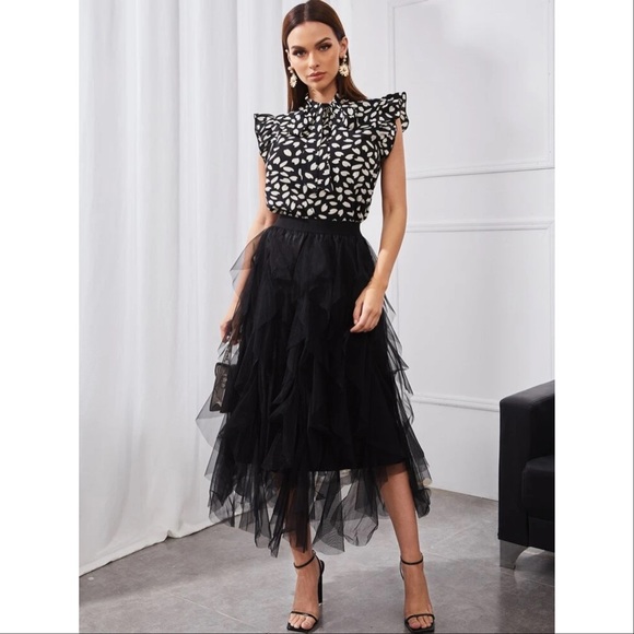 SHEIN Allover Print Tie Neck Butterfly Sleeve Top - Picture 3 of 8